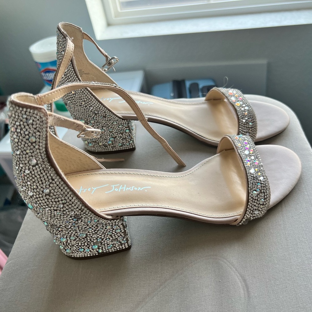 NEW Betsey Johnson Mari Heel in Champagne- Size 9